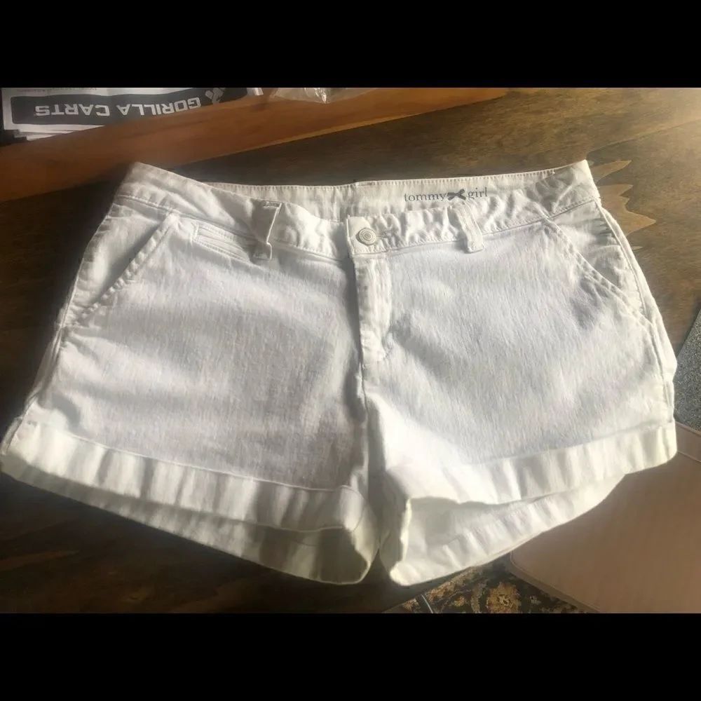 🔥Tommy Girl white Shorts with baby-blue stripe lining inside pockets and shorts